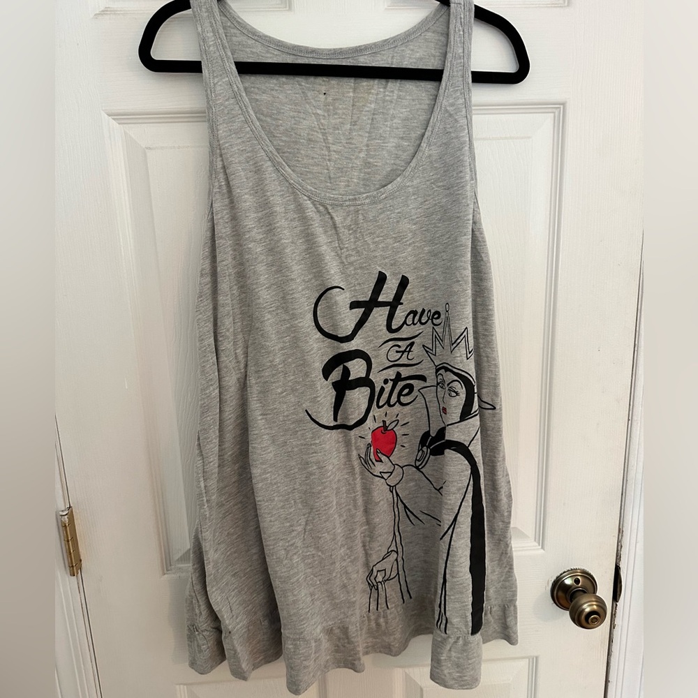 DISNEY villain nightshirt sz.2 evil queen